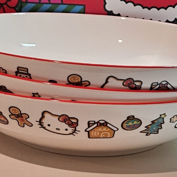 Hello Kitty Gingerbread Christmas Bowls Set of 3 - Picture 4 of 5